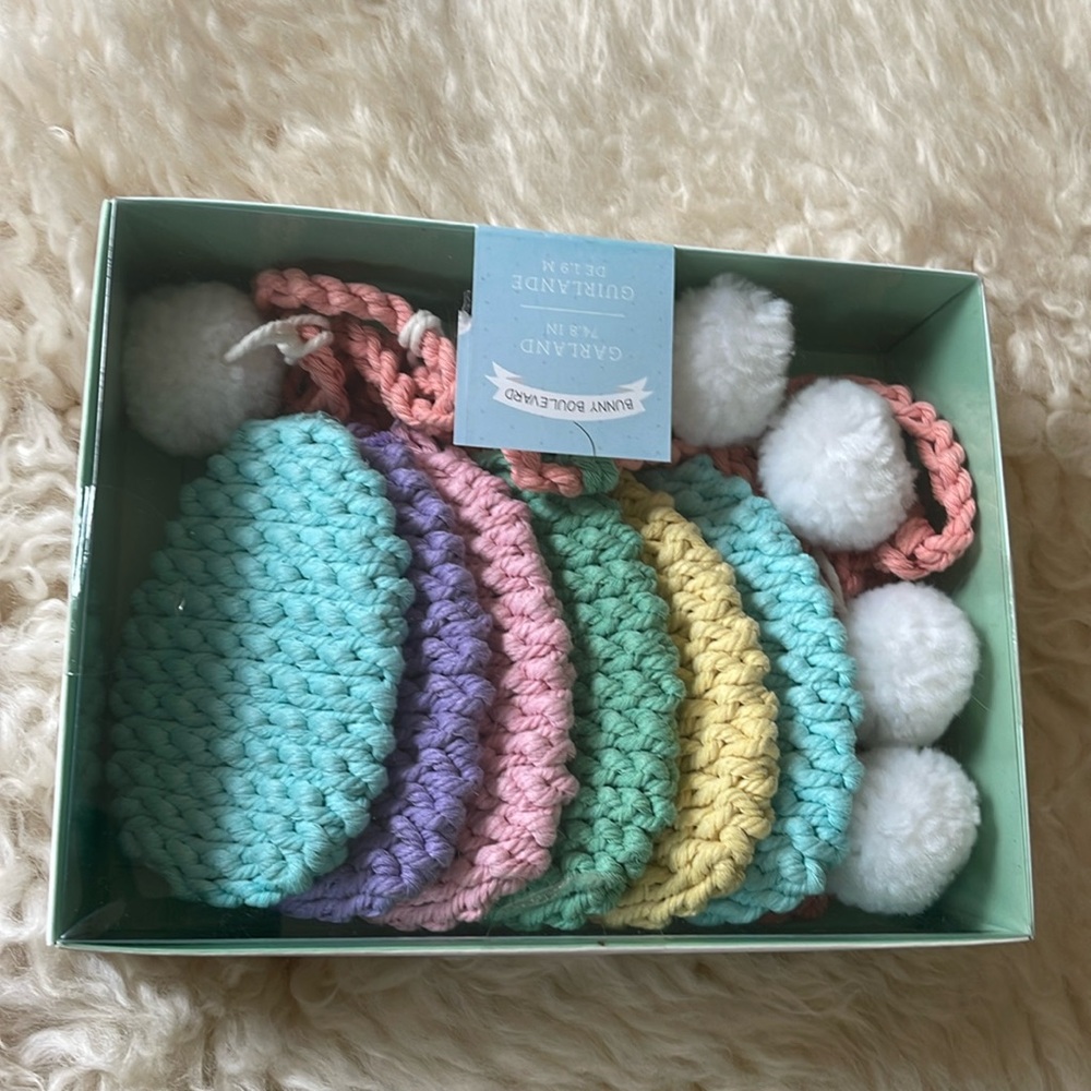 NIP Bunny pompom Easter Egg Handcrafted garland 74.8 inches